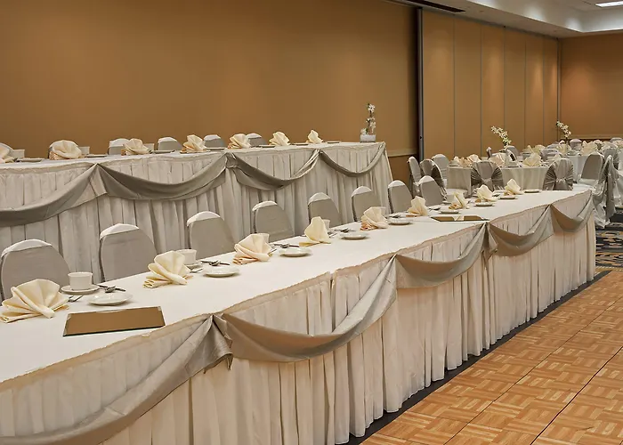 Hotel Chicago - Elk Grove, An Ihg Elk Grove Village